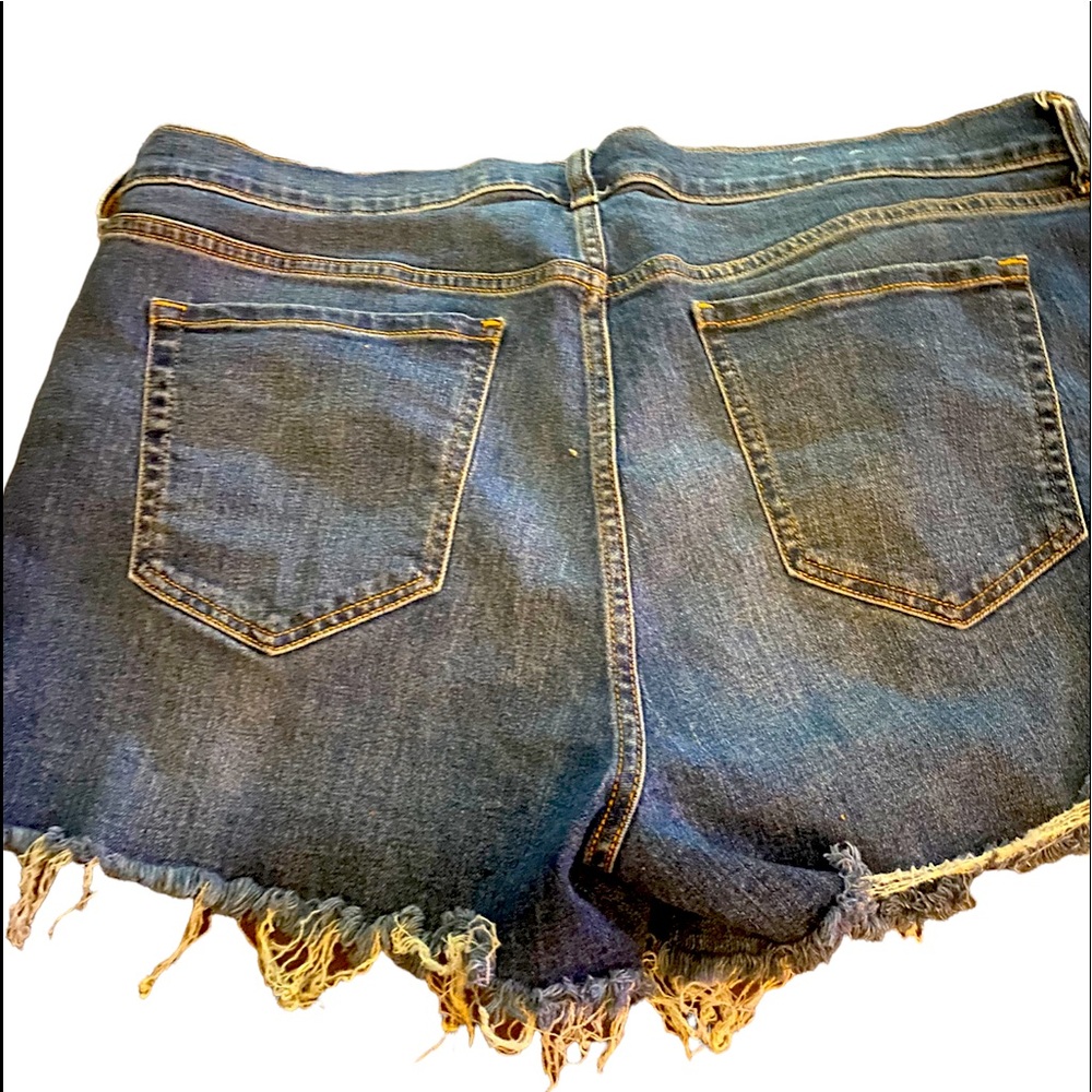 Ladies Old Navy Boyfriend Shorts Size 16 - Picture 2 of 4